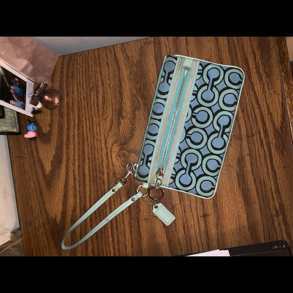 coach authentic wristlet